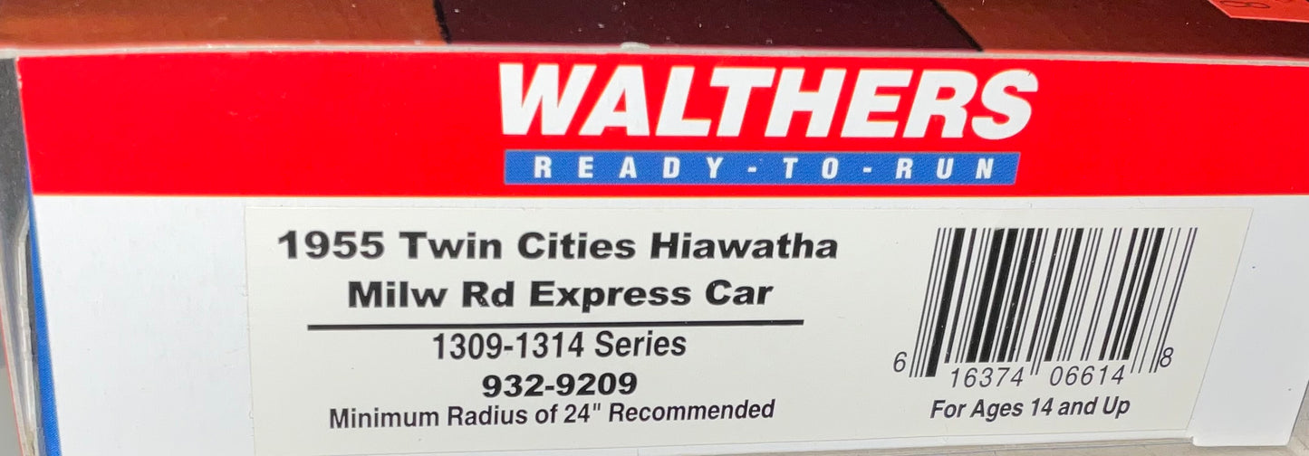 Walthers - Hiawatha - set of 6 Twin Cities cars, 1955 livery.