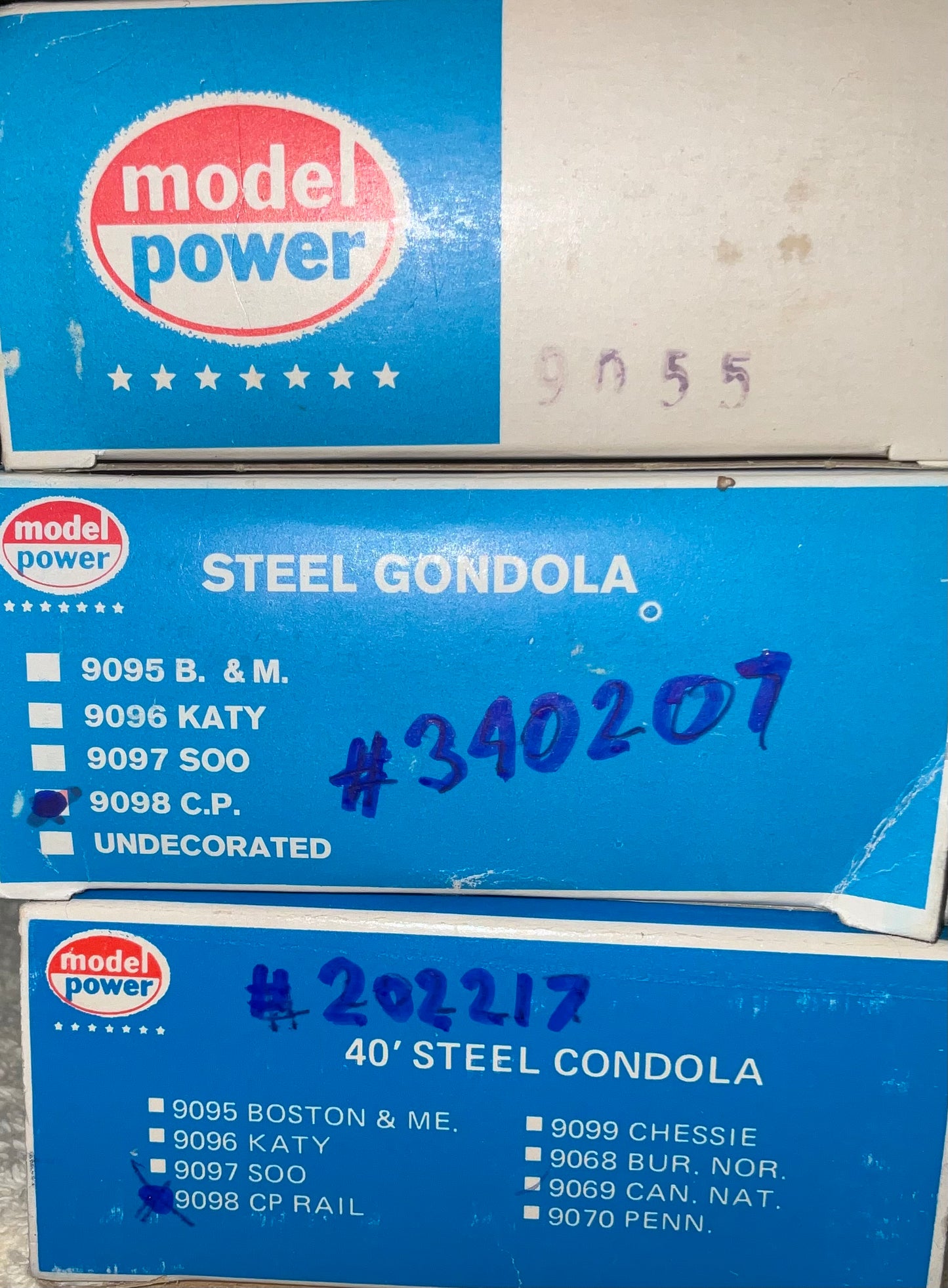 Model Power - Items #9055, 2 x #9098. Set of 3 cars.