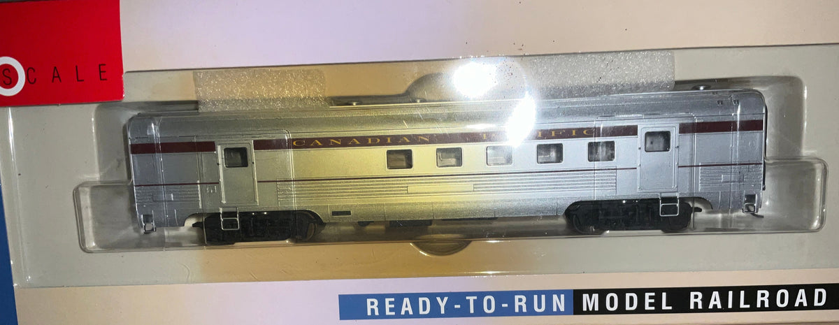 Walthers -932-6349 Canadian Pacific RPO car, silver.