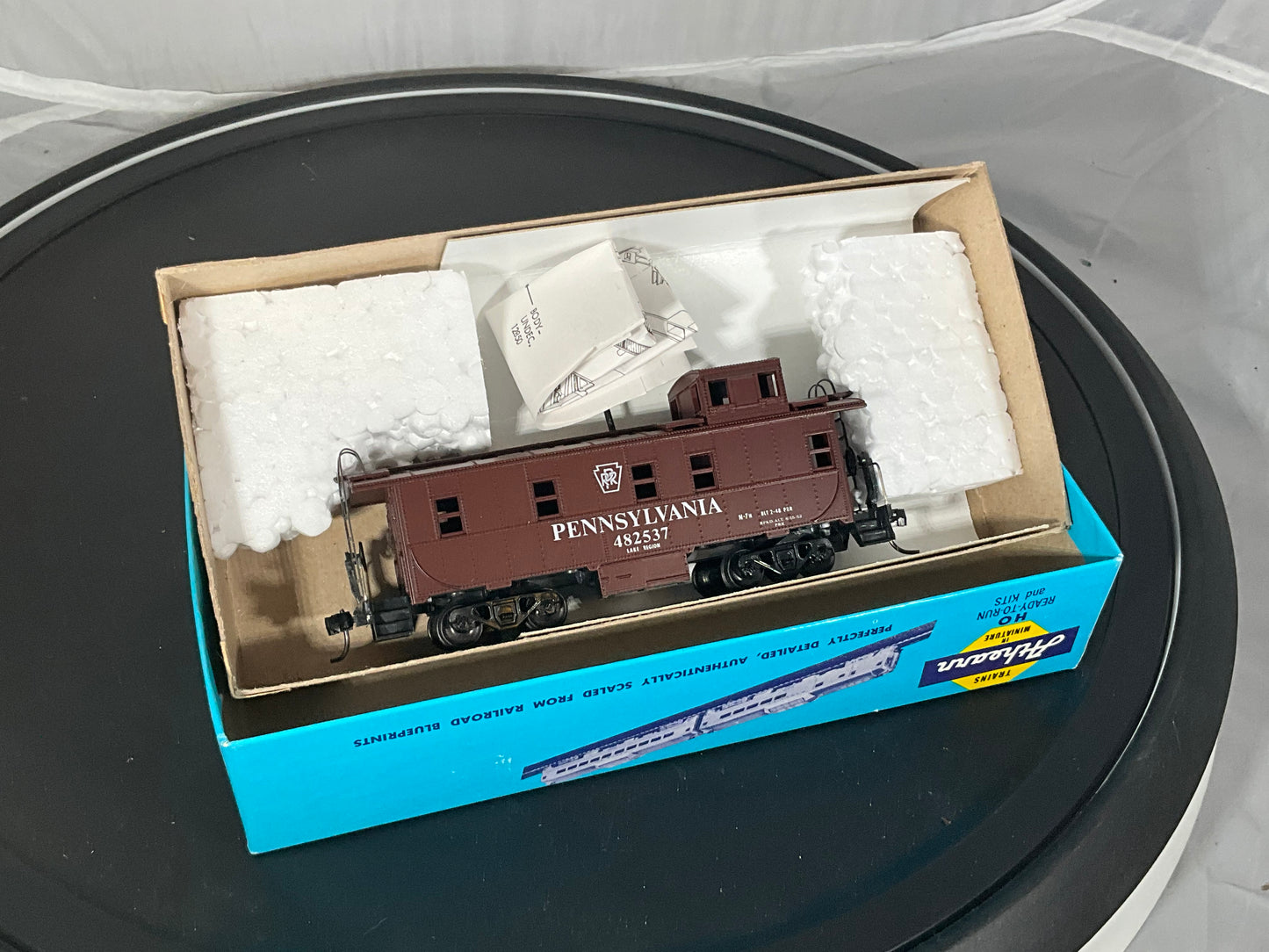 Roundhouse #1292 - Pennsylvania RR steel caboose, assembled