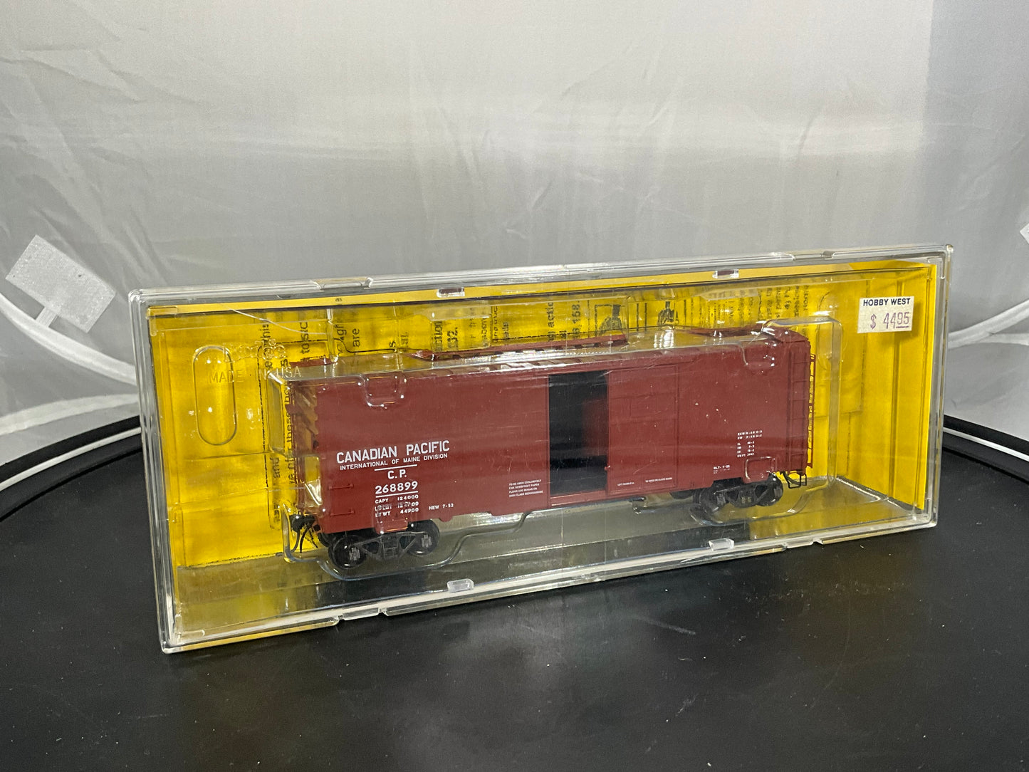 KADEE, item #4023 - Canadian Pacific 40’ PS-1 standard box car