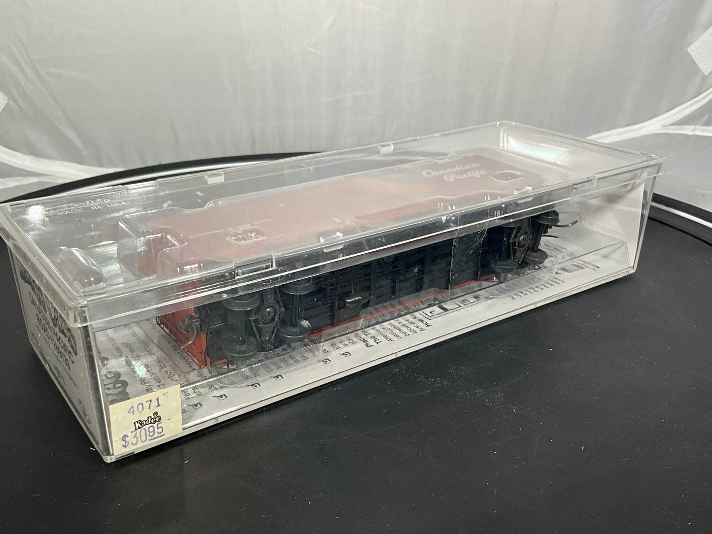 KADEE, item #4071 - Canadian Pacific 40’ PS-1 box car w/white script lettering,
