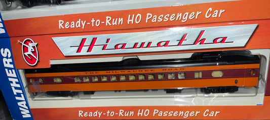 Walthers - set of 4 Hiawatha Twin Cities cars, 1955 livery.