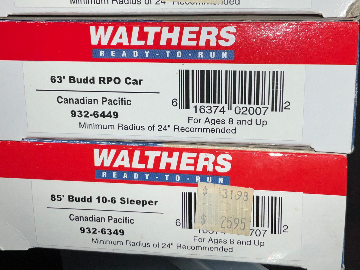Walthers - 932-6449/932-6349 2 x CP cars set, silver.