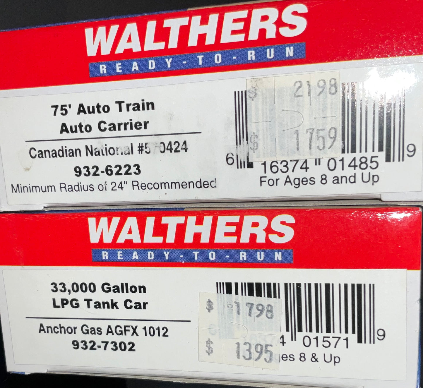 Walthers - set of 2 Freight cars. 932-6223 CN Auto carrier and 932-7302 LPG Tank