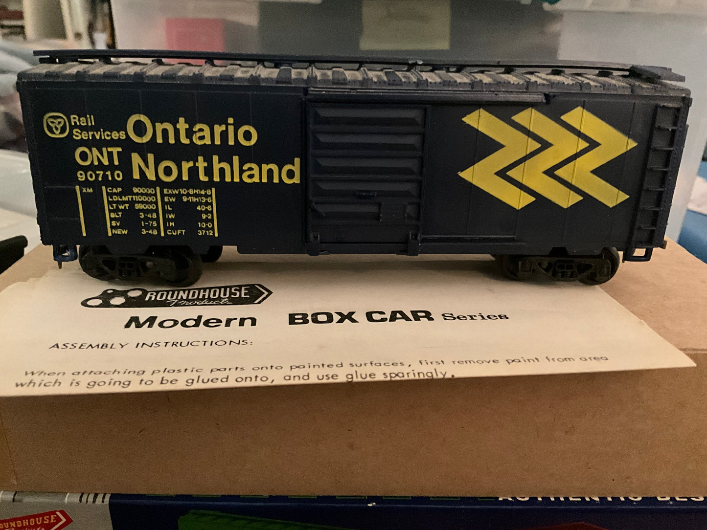 Roundhouse Item #90710 - Ontario Northland modern box car kit, in blue box