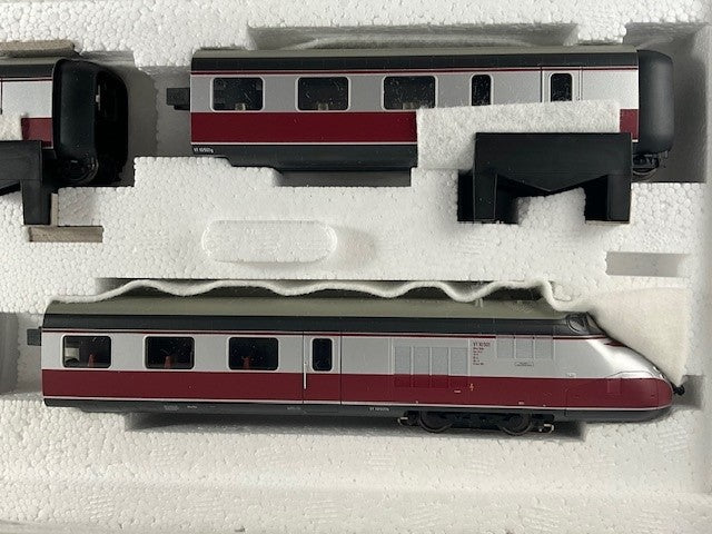 MÄRKLIN - #39101 - DB class VT 10.5 express train "Senator"